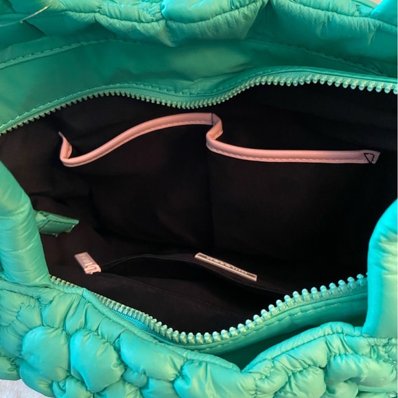 NWT WILDFOX LARGE PUFFY TOTE BAG - GREEN - Picture 6 of 7